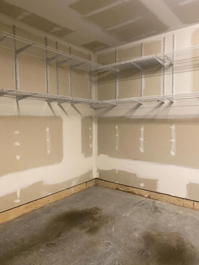 Building Photo - 4221 Courtly Ln