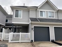 Building Photo - 1215 Chanticleer