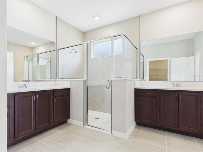 Building Photo - 5717 SW 71st Ct