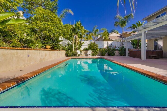 Building Photo - Gorgeous 4 Bedroom Santa Fe Hills Home With a Pool!