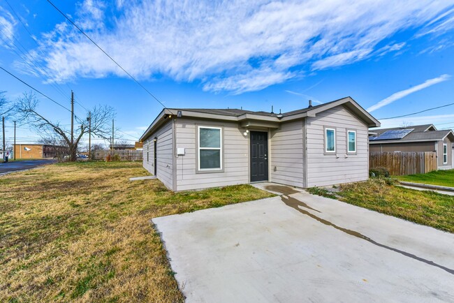 Building Photo - Elevate Your Living Experience, 3BR/2BA Duplex in Killeen!