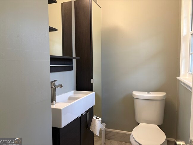 Building Photo - 979 Cone Rd