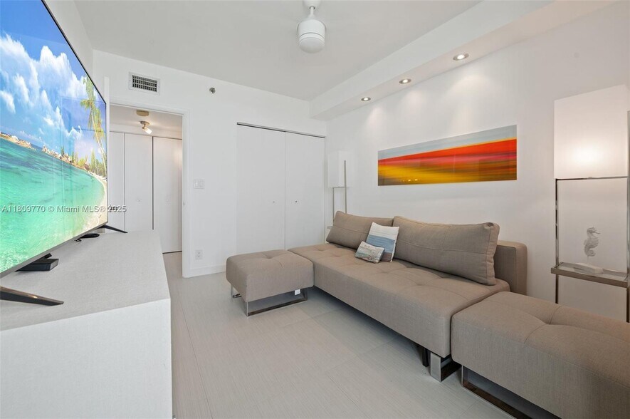 Building Photo - 9455 Collins Ave