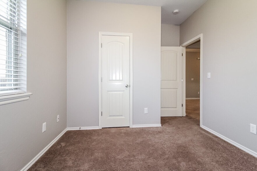 Building Photo - 10609 SW 32nd St