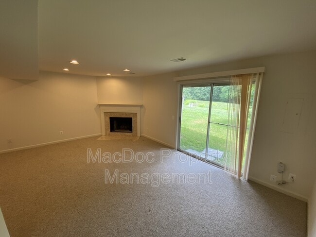 Building Photo - 106 Batley Ct