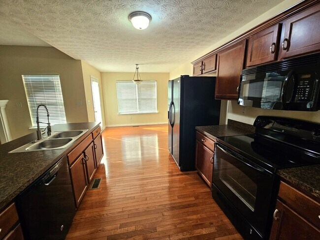 Building Photo - 403 Persimmon Dr