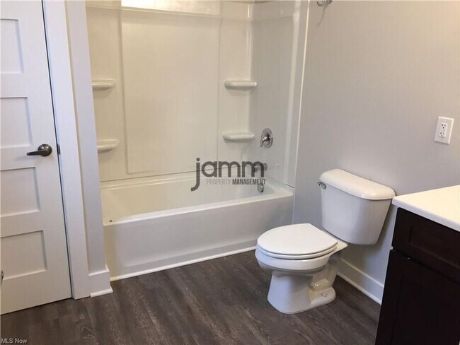 Building Photo - 1960 Randall Rd