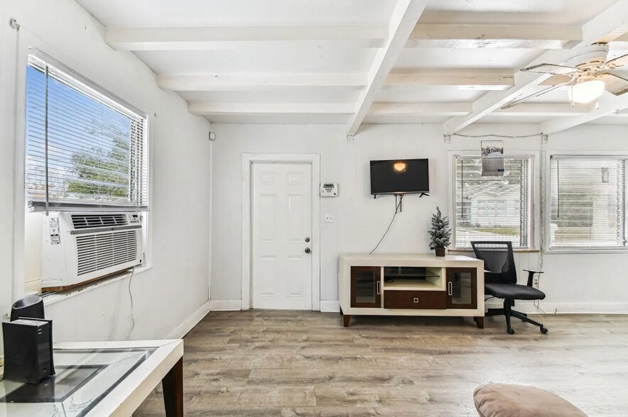 Building Photo - 1414 17th St W