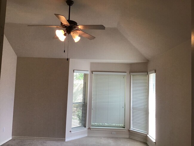 Building Photo - Coming Soon!!! 4/2/2 with Fireplace!