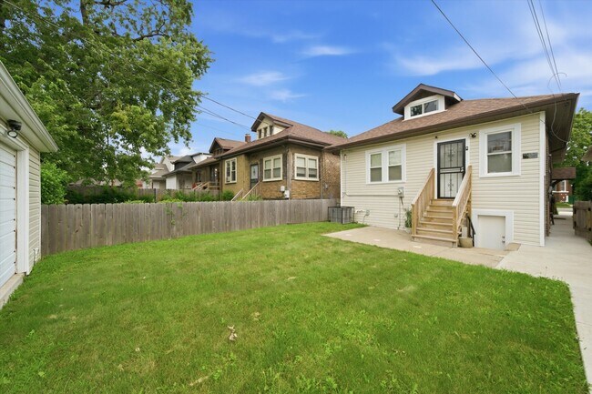 Building Photo - 8326 S Luella Ave