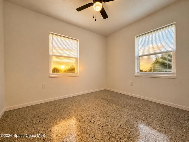 Building Photo - 105 Primrose Ln