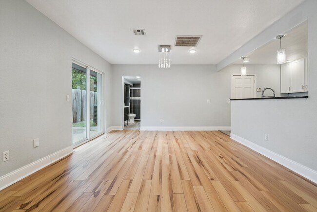 Building Photo - For Rent: Spacious 3-Bedroom, 2-Bath Home