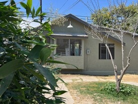 Guest house with big yard - 539 Brooks Ave
