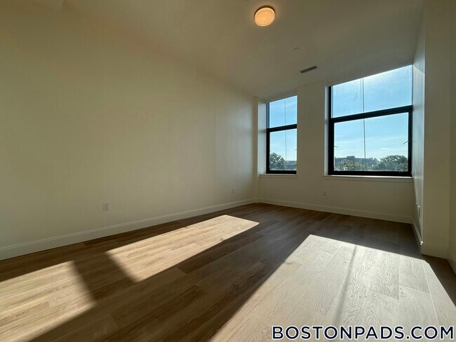 Building Photo - 1079 Commonwealth Ave