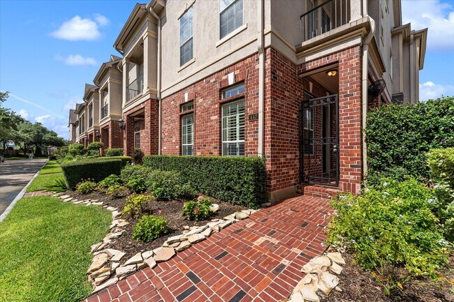 Building Photo - 447 N Gate Stone