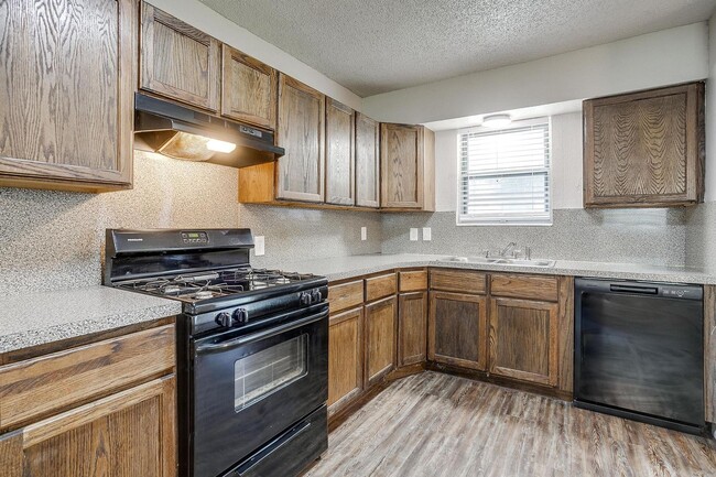 Building Photo - Charming Home located in the heart of Burleson!