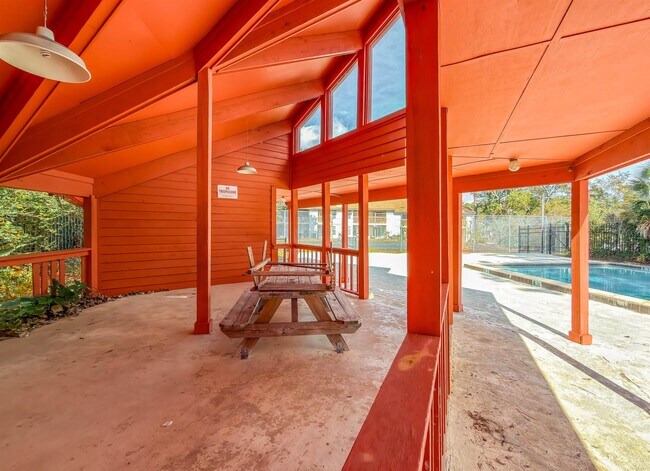 Building Photo - 1104 Greentree Ct