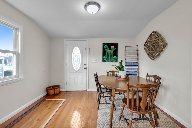 Building Photo - Adorable 3-Bedroom Ranch