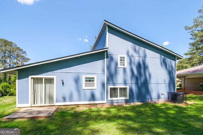 Building Photo - 2215 Fairway Cir SW