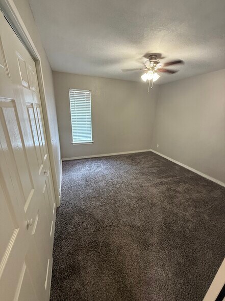 Building Photo - 823 Hardy Springs Cir