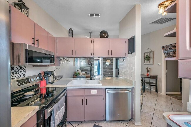 Building Photo - 6421 Drexel Dr