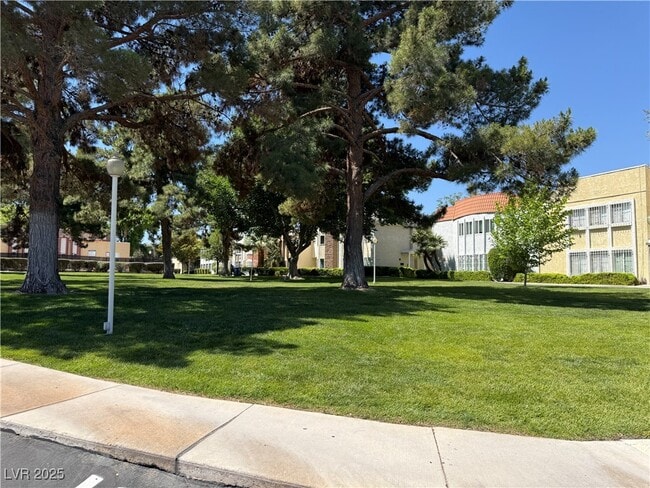 Building Photo - 3676 S Garden Dr