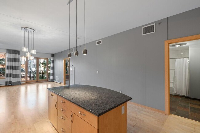 Building Photo - 401 N 2nd St