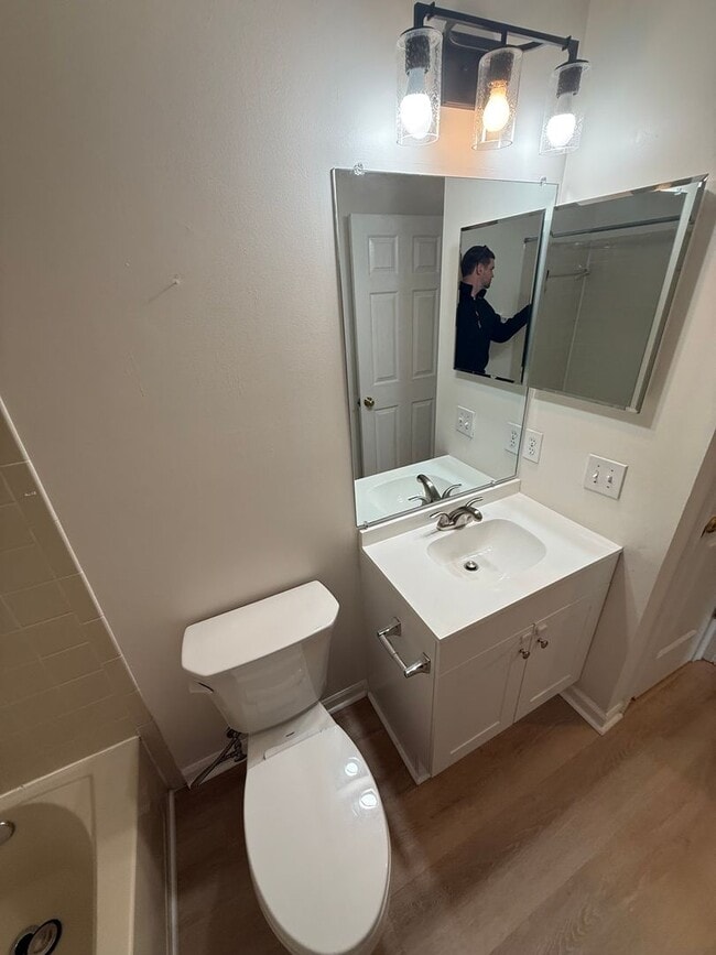 Building Photo - Spacious Townhome in desirable Bel Air Nei...