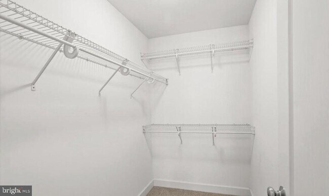 Building Photo - 10 Lenox Ct