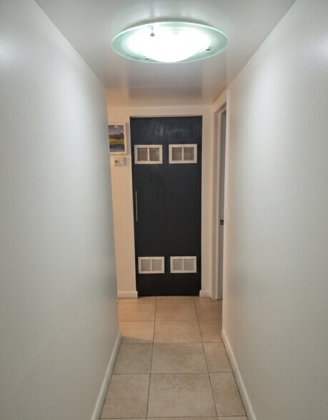 Building Photo - 13455 NE 10th Ave