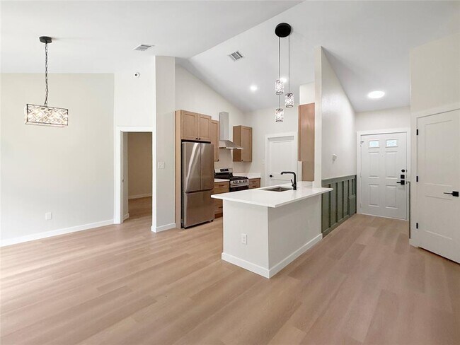 Building Photo - 8814 United Kingdom Dr
