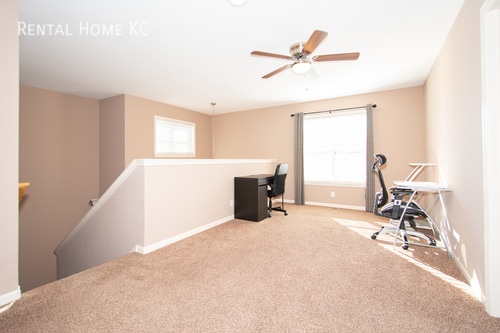Building Photo - 705 N Findley-