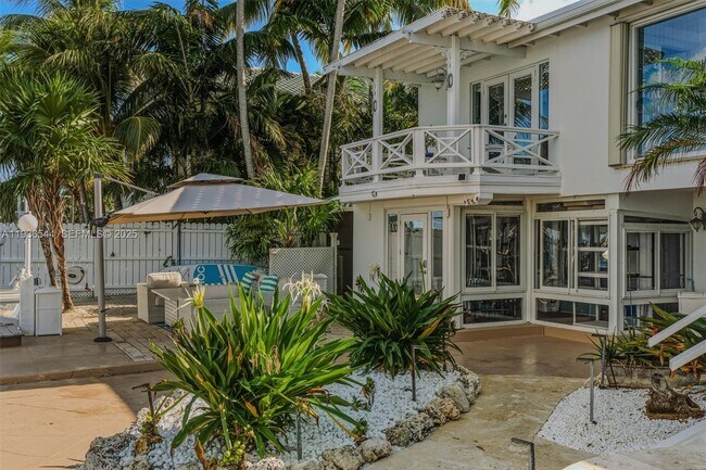 Building Photo - 16 North Dr