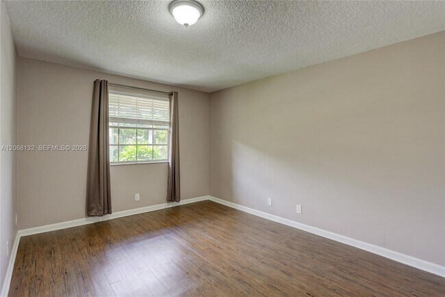 Building Photo - 6659 Via Regina