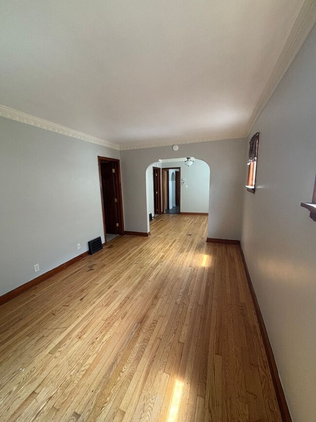 Building Photo - Charming 3-Bedroom in the Heart of Riverwest