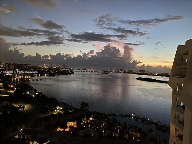 Building Photo - 2000 Towerside Terrace