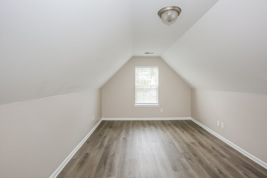 Building Photo - 5225 Hildreth Court