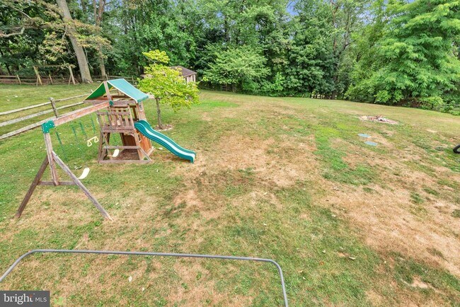 Building Photo - 644 Jasontown Rd