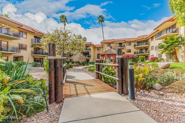 Building Photo - 10330 W Thunderbird Blvd