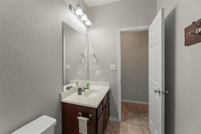 Building Photo - 5531 Drumlin Field Way