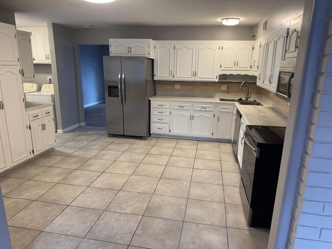 Building Photo - 7932 Whitcomb St