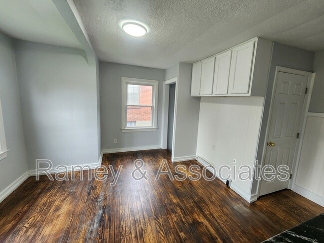 Building Photo - 4505 S 1st St