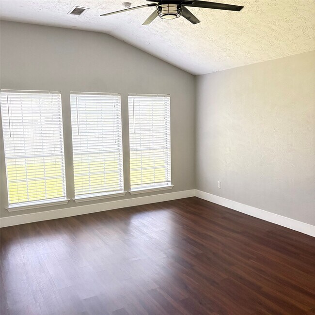 Building Photo - 20315 Aspenwilde Dr