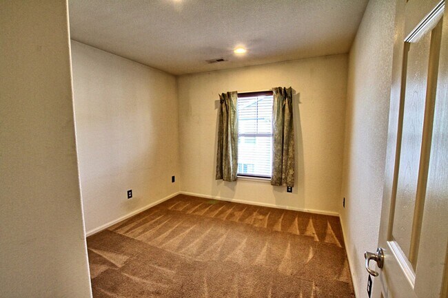 Building Photo - 17201 Lark Water Ln