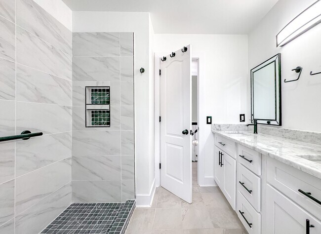 Building Photo - 4 BEDROOM 2.5 BATHROOM HOME IN OX-BOTTOM M...