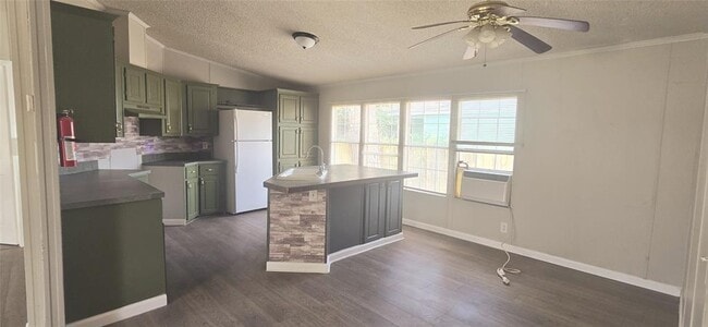 Building Photo - 16886 W Lynbrook