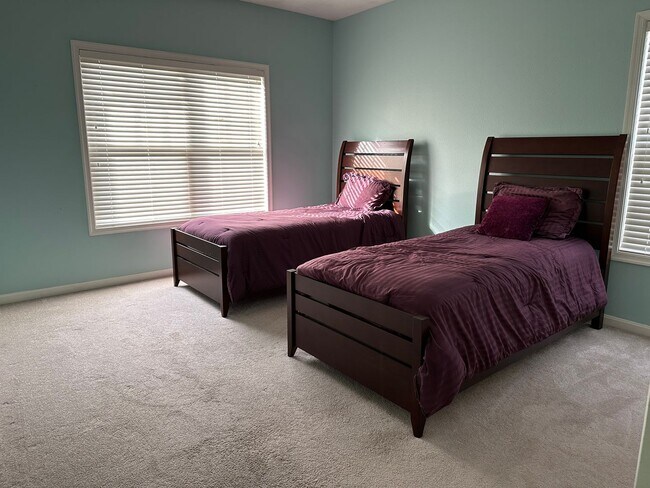 Building Photo - Spacious 3rd Floor Apartment in The Village of 5 Points – Lewes, DE