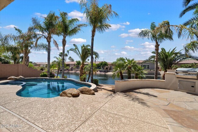 Building Photo - 743 E Torrey Pines Pl