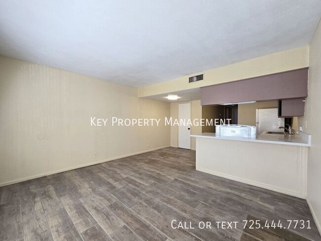 Building Photo - 2 BED, 1 BATH APARTMENT WITH OPEN FLOOR PLAN