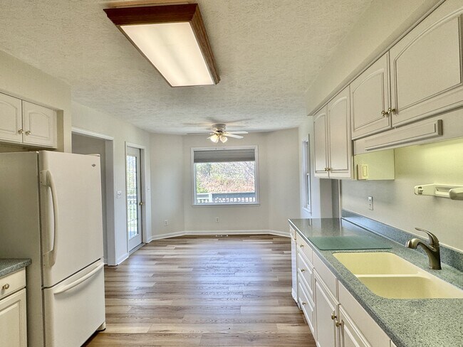 Building Photo - 201 Seminole Cir